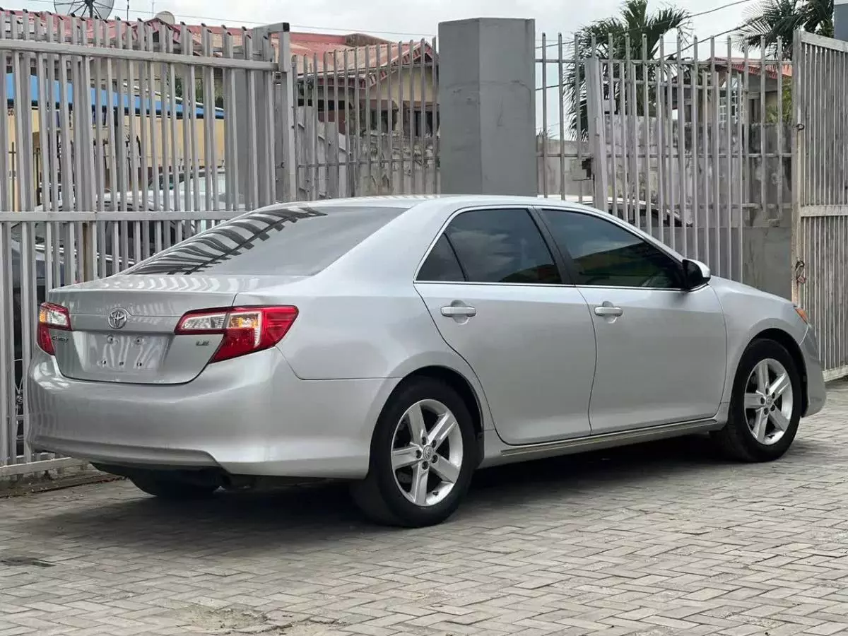 Toyota Camry   - 2014