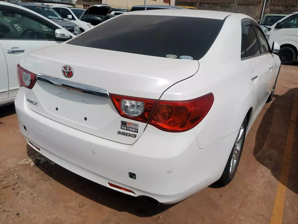 Toyota Mark X - 2014