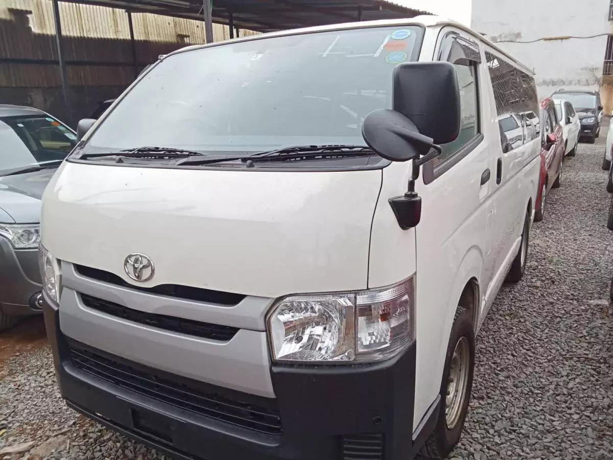 Toyota Hiace - 2015