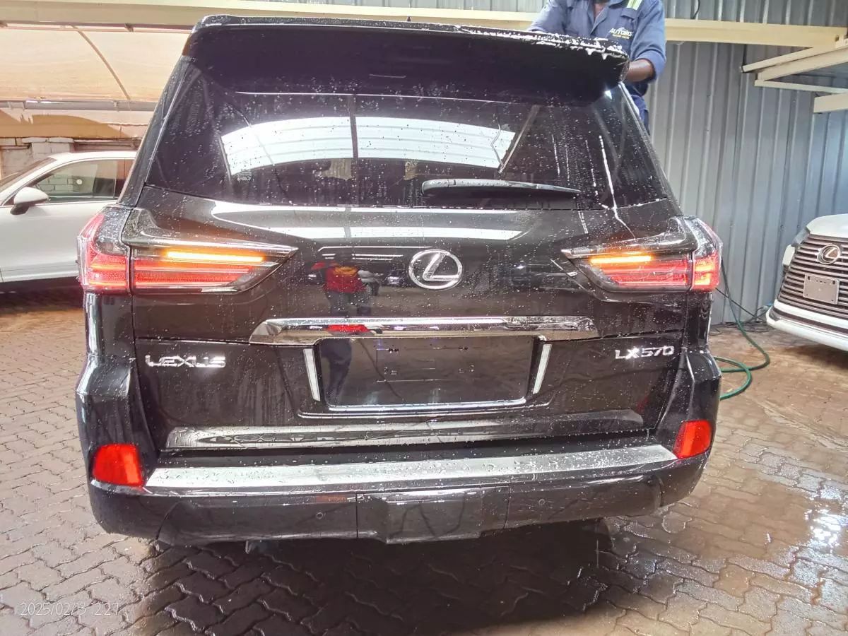 Lexus LX 570   - 2018