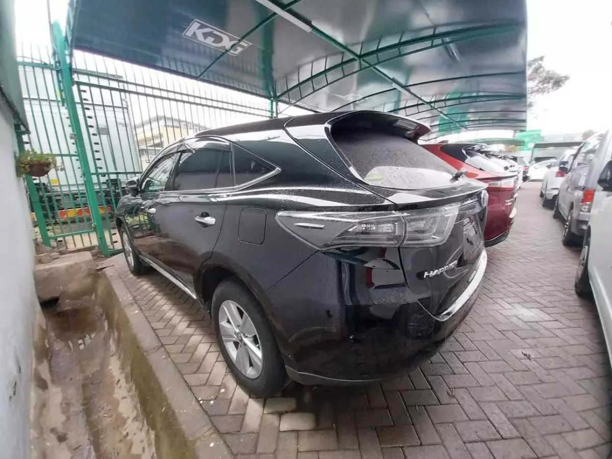 Toyota Harrier   - 2017