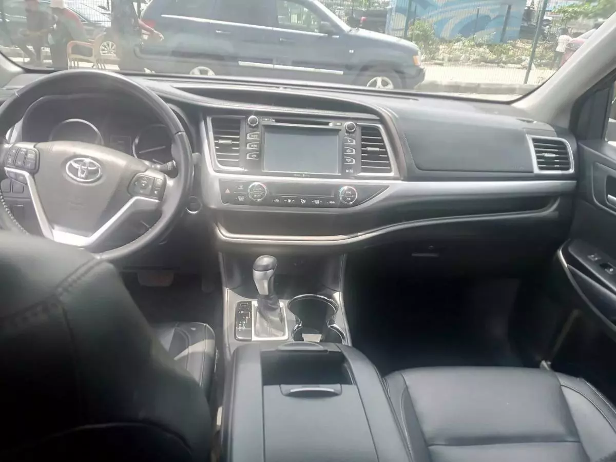 Toyota Highlander   - 2015