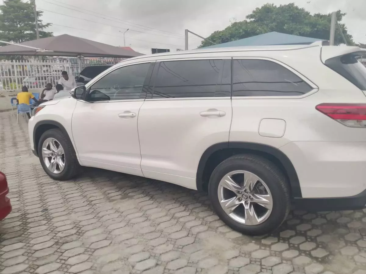 Toyota Highlander   - 2019