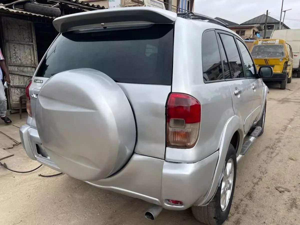 Toyota RAV 4   - 2001