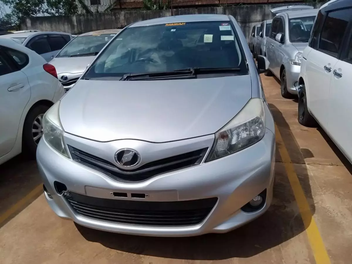 Toyota Vitz   - 2013