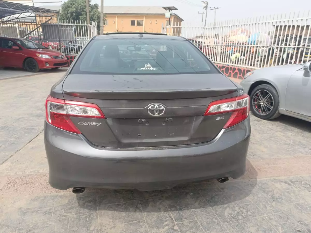 Toyota Camry   - 2014