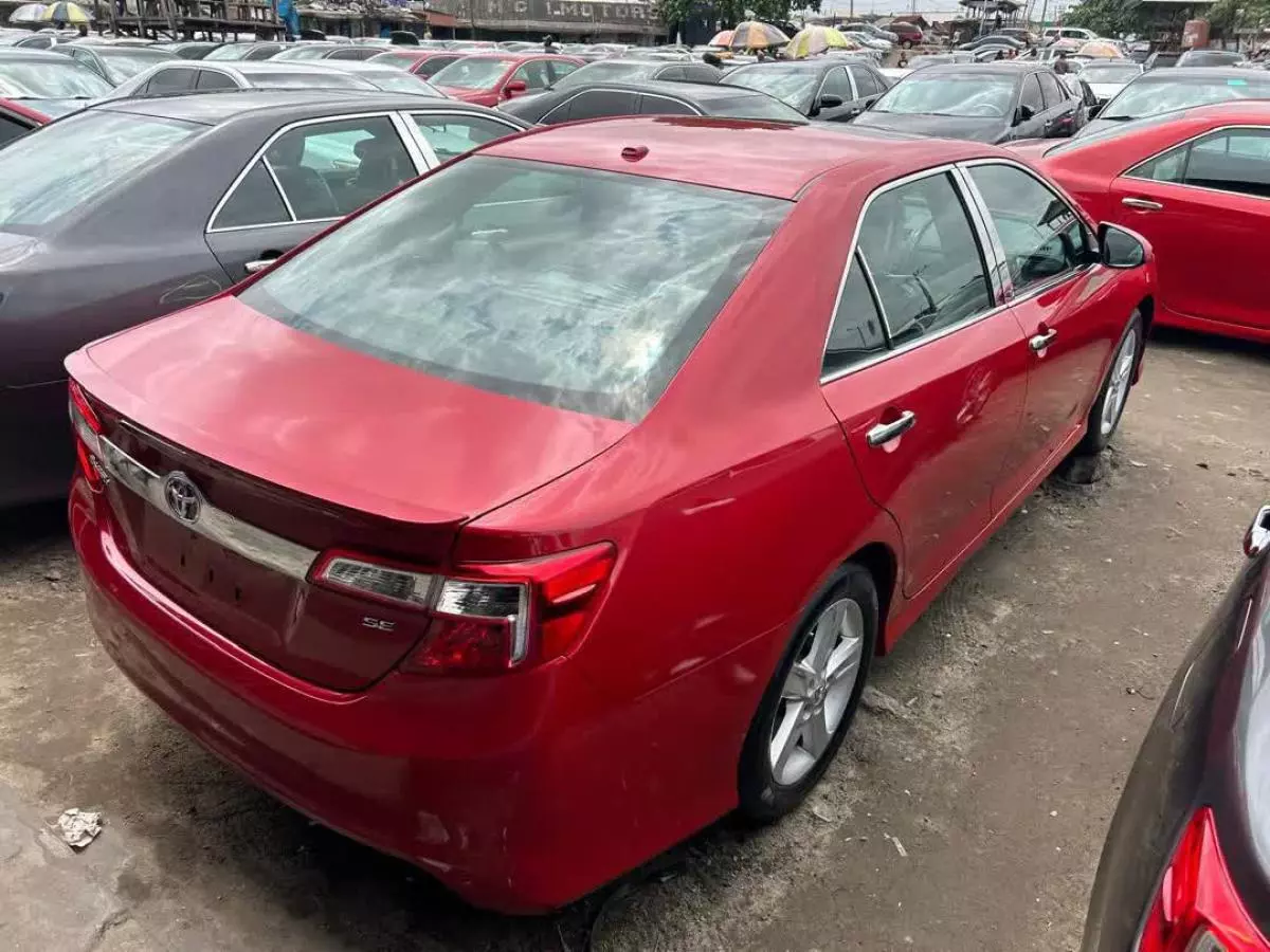 Toyota Camry   - 2012