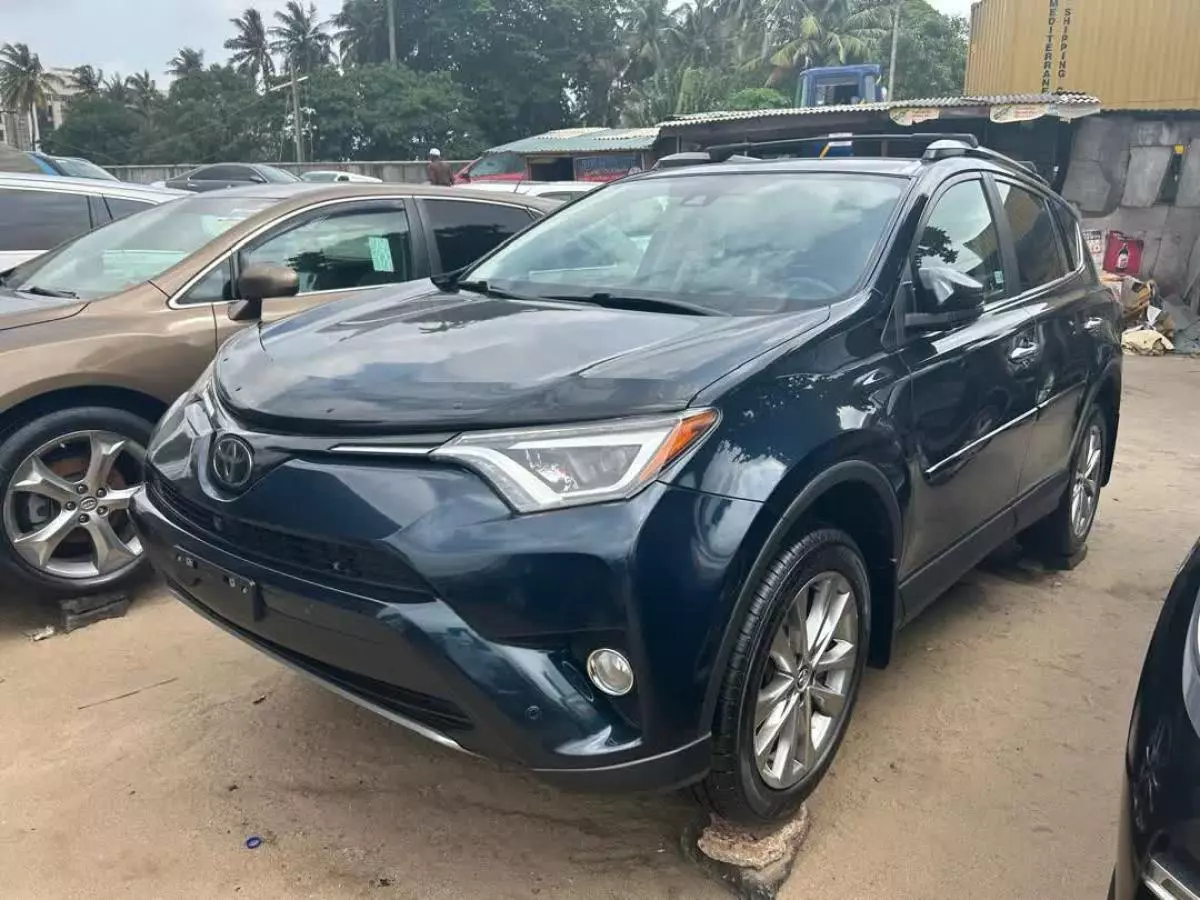 Toyota RAV 4   - 2017