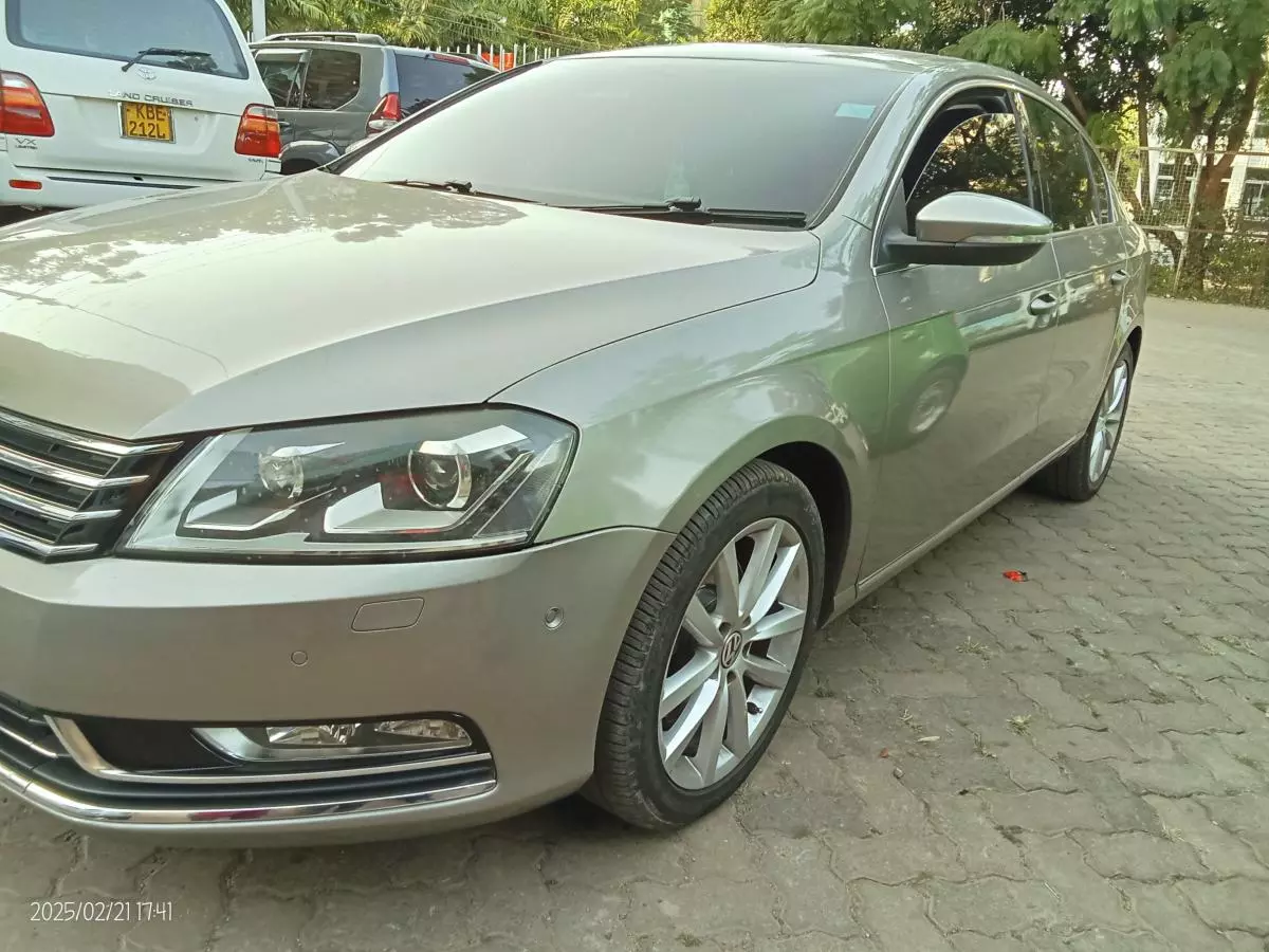 Volkswagen Passat   - 2014