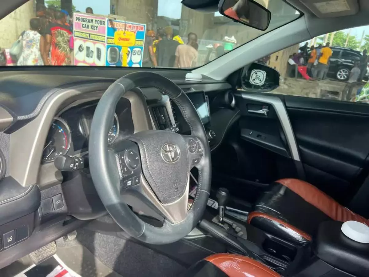 Toyota RAV 4   - 2016