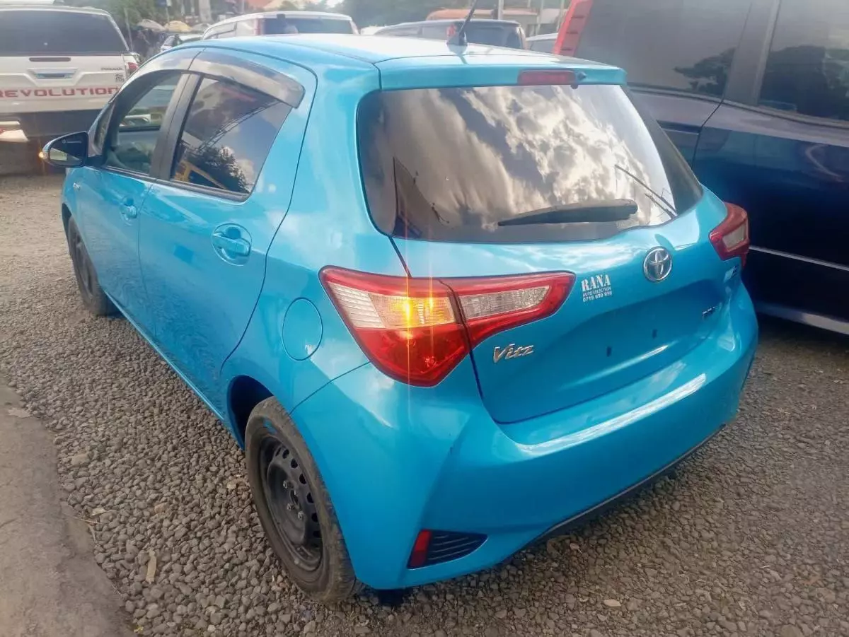 Toyota Vitz   - 2017