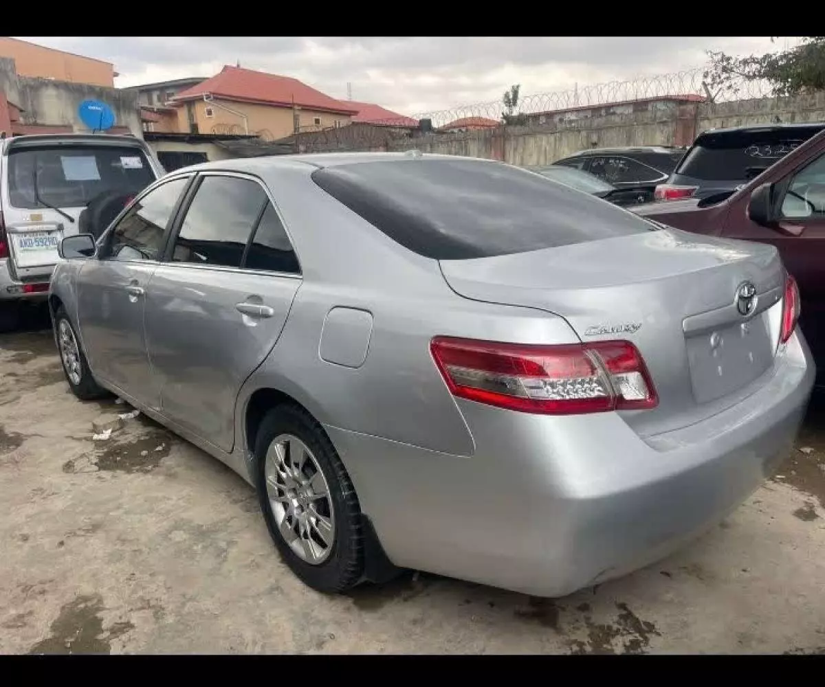 Toyota Camry   - 2011