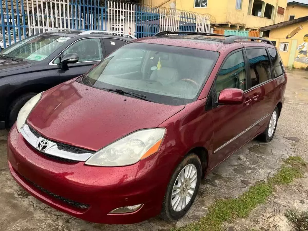 Toyota Sienna   - 2009