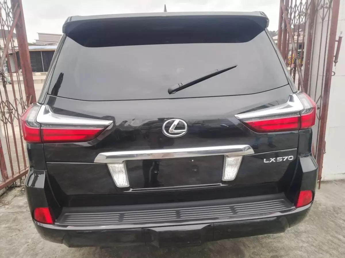 Lexus LX 570   - 2017