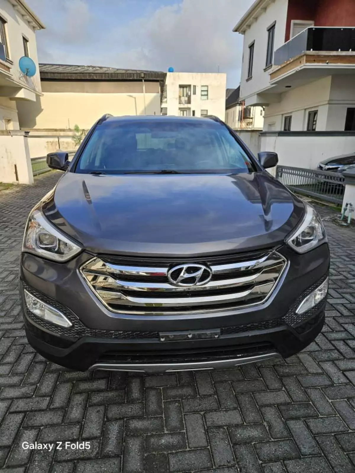 Hyundai Santa Fe   - 2015