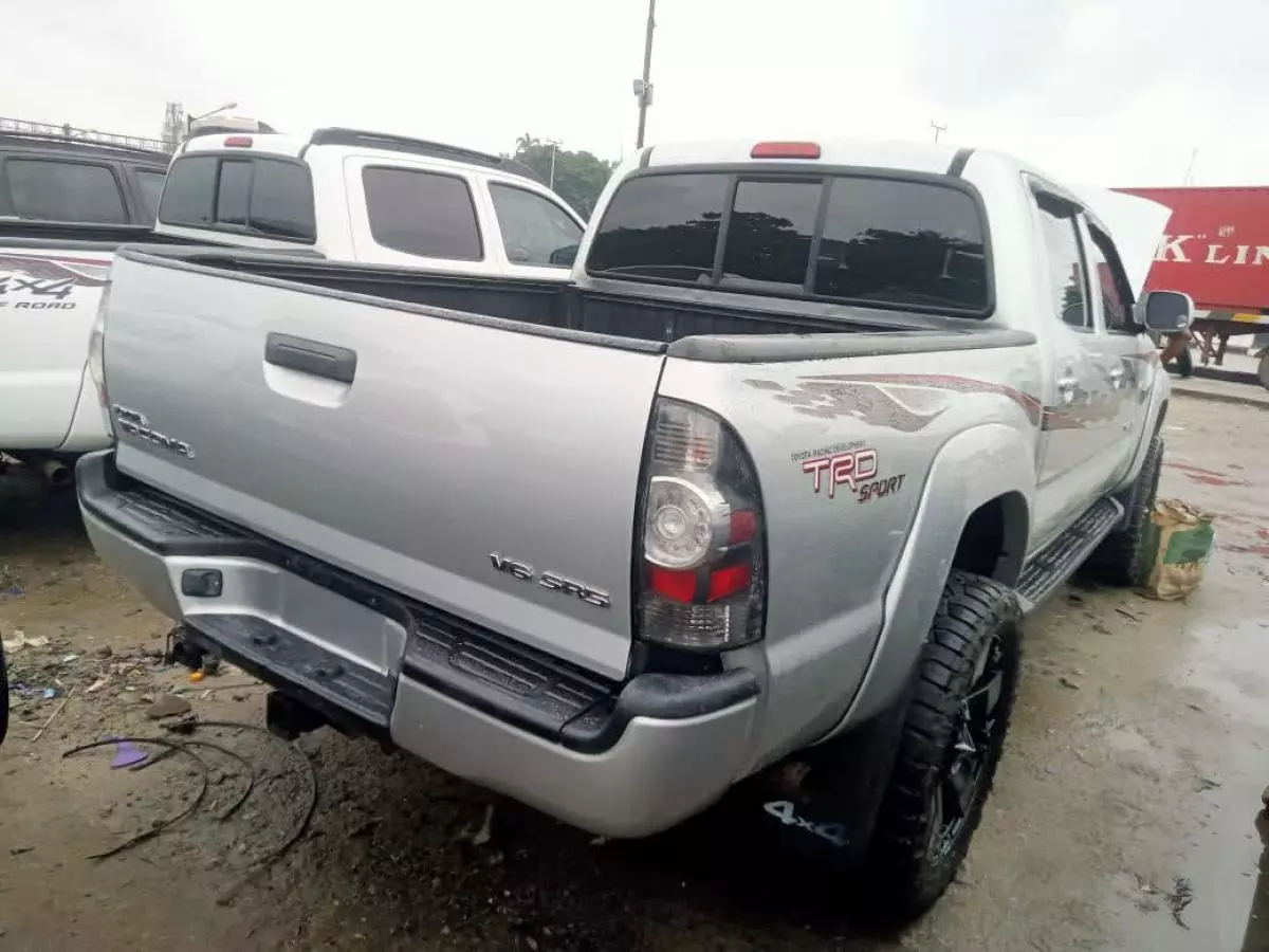 Toyota Tacoma   - 2005