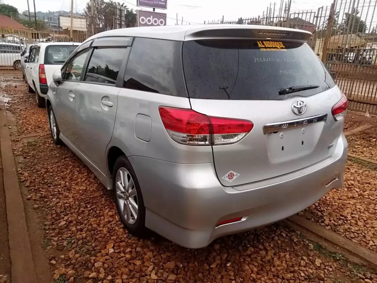 Toyota Wish   - 2011