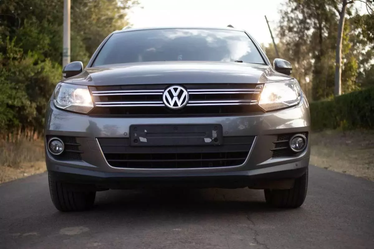 Volkswagen Tiguan - 2015