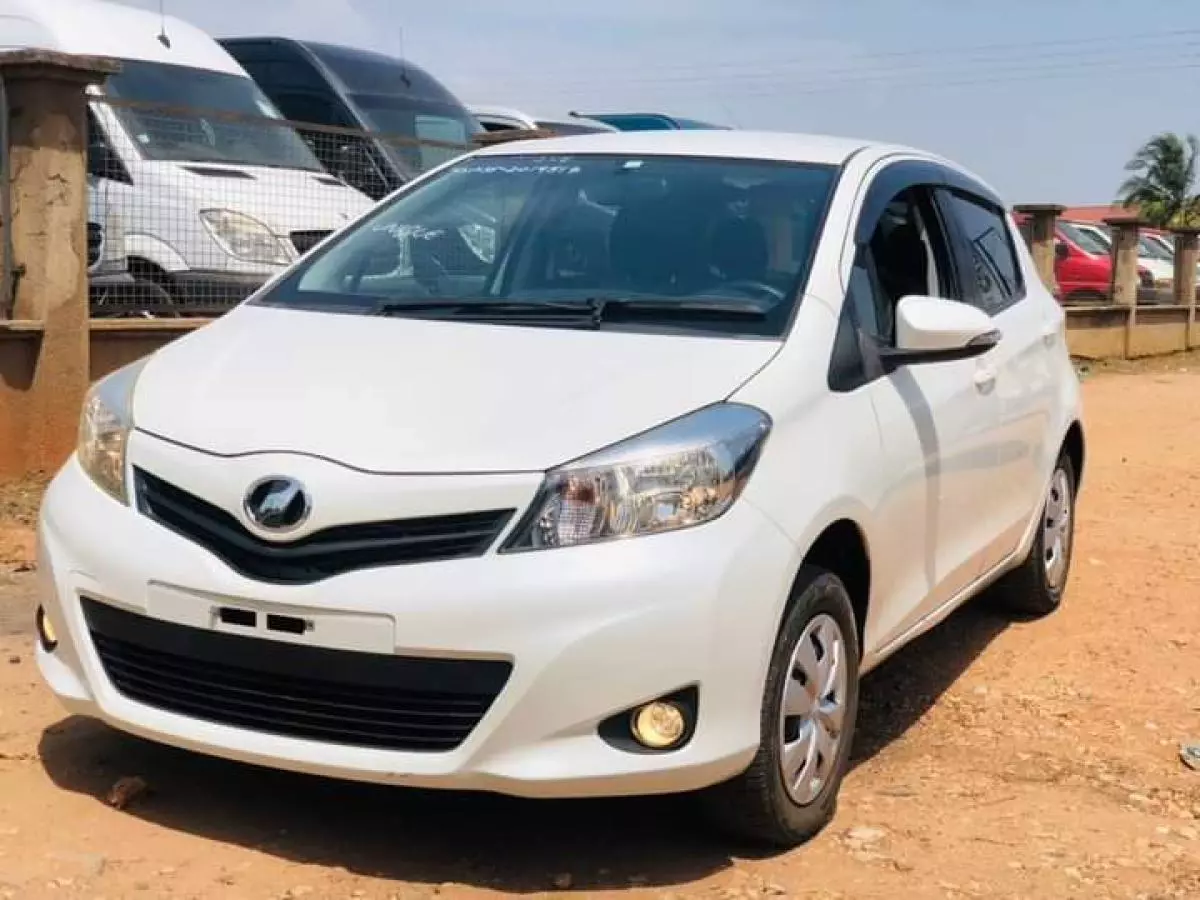 Toyota Vitz   - 2013