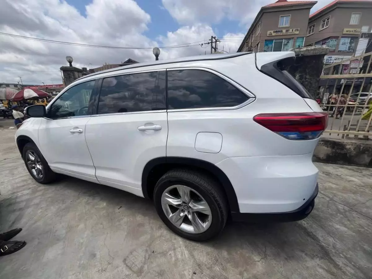 Toyota Highlander   - 2019