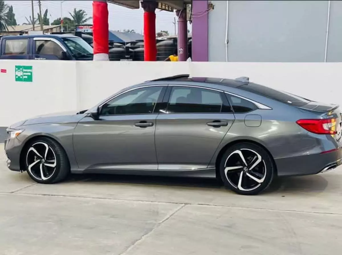 Honda Accord   - 2018