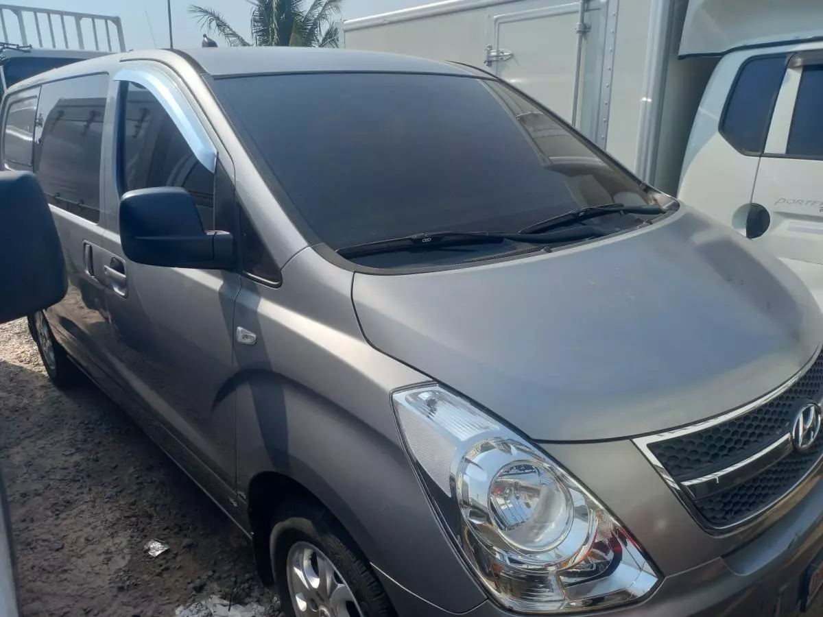 Hyundai H-1 Starex   - 2012