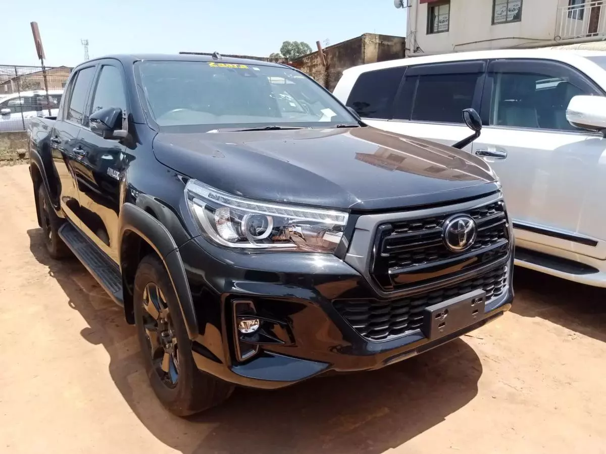 Toyota Hilux   - 2019