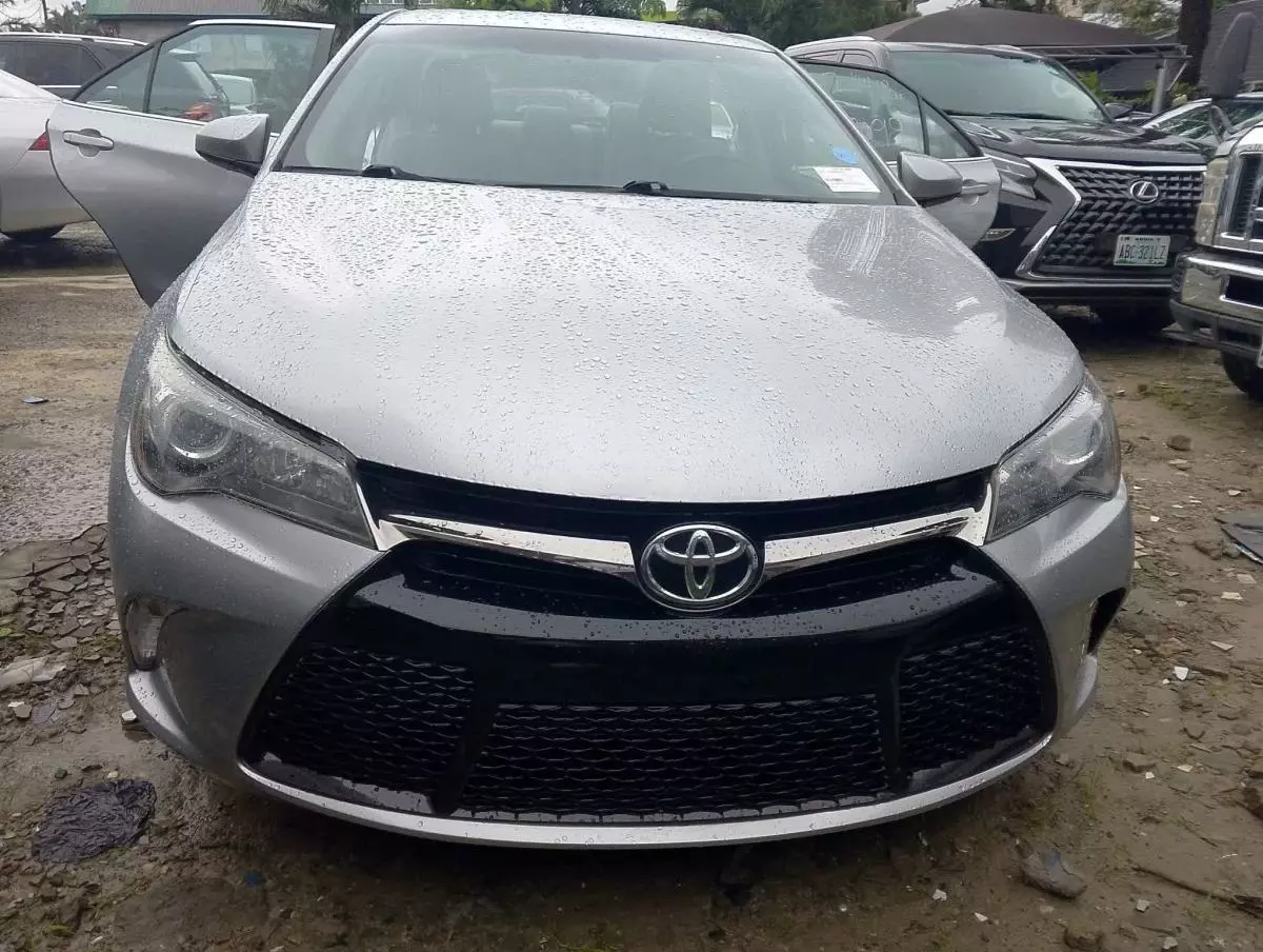 Toyota Camry   - 2016