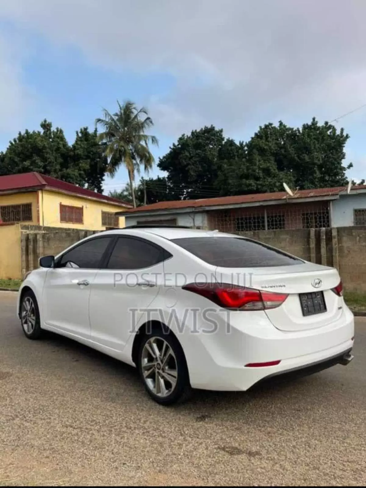 Hyundai Elantra   - 2014