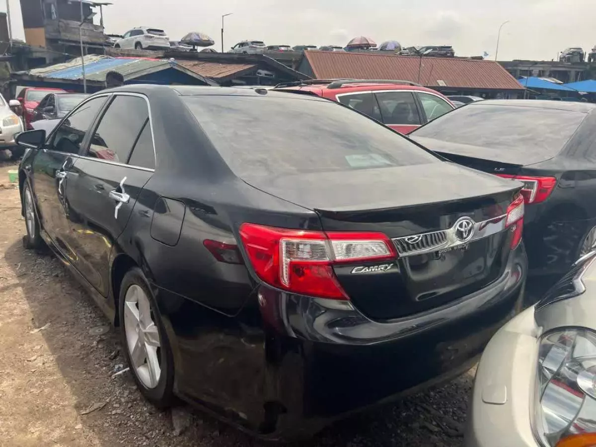 Toyota Camry   - 2012