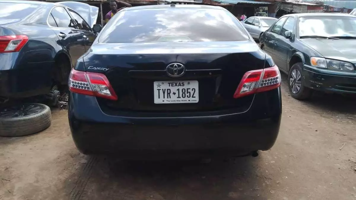 Toyota Camry   - 2011