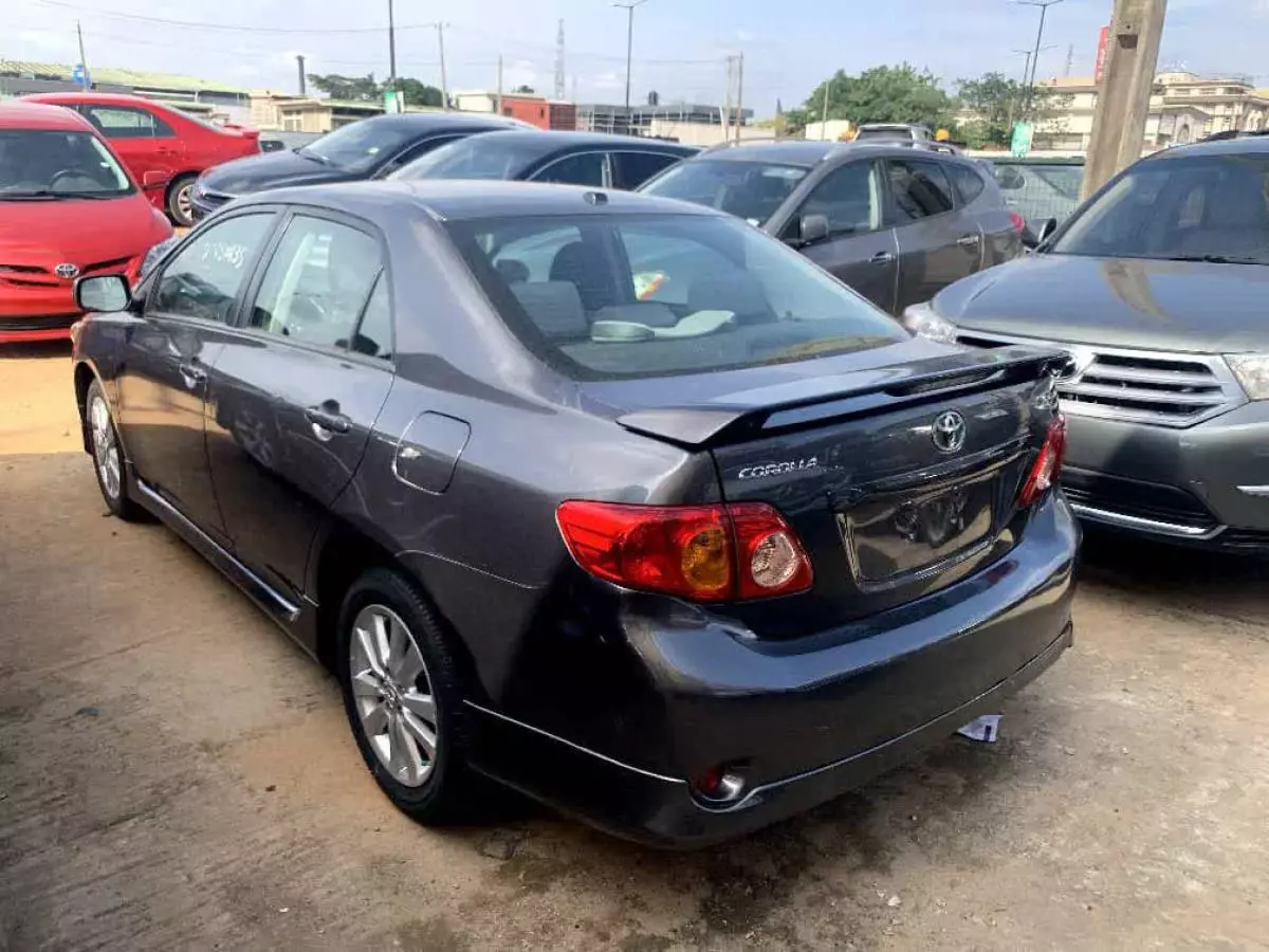 Toyota Corolla   - 2010