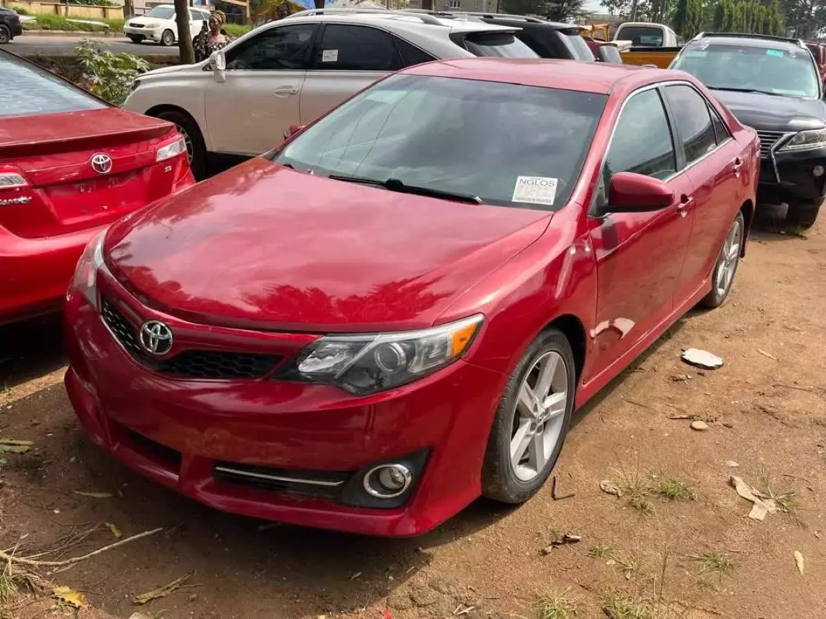 Toyota Camry   - 2013