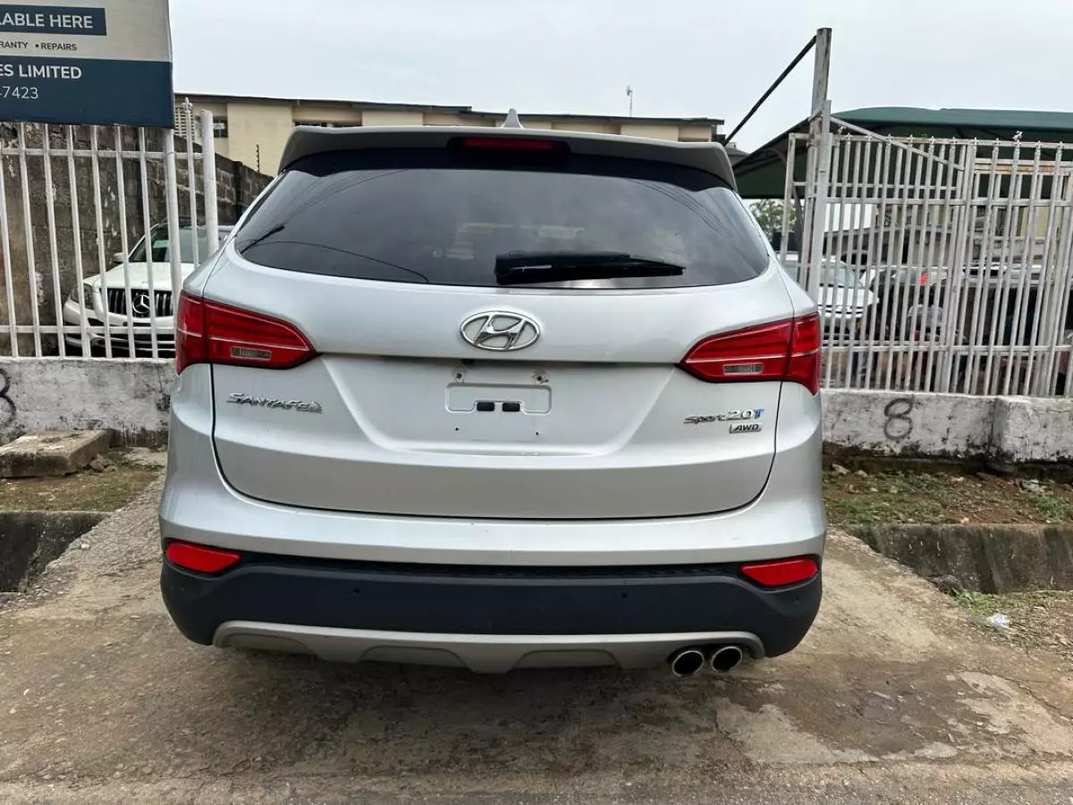 Hyundai Santa Fe   - 2014