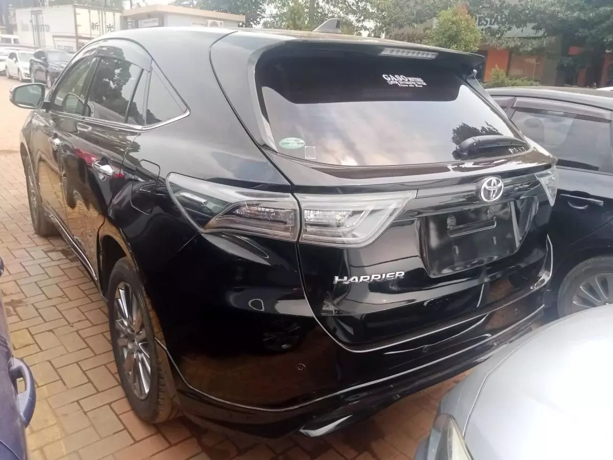 Toyota Harrier   - 2016