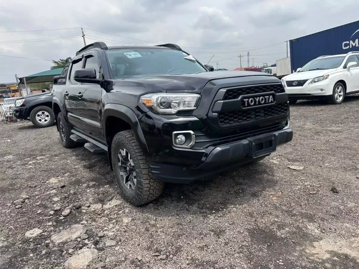 Toyota Tacoma   - 2017