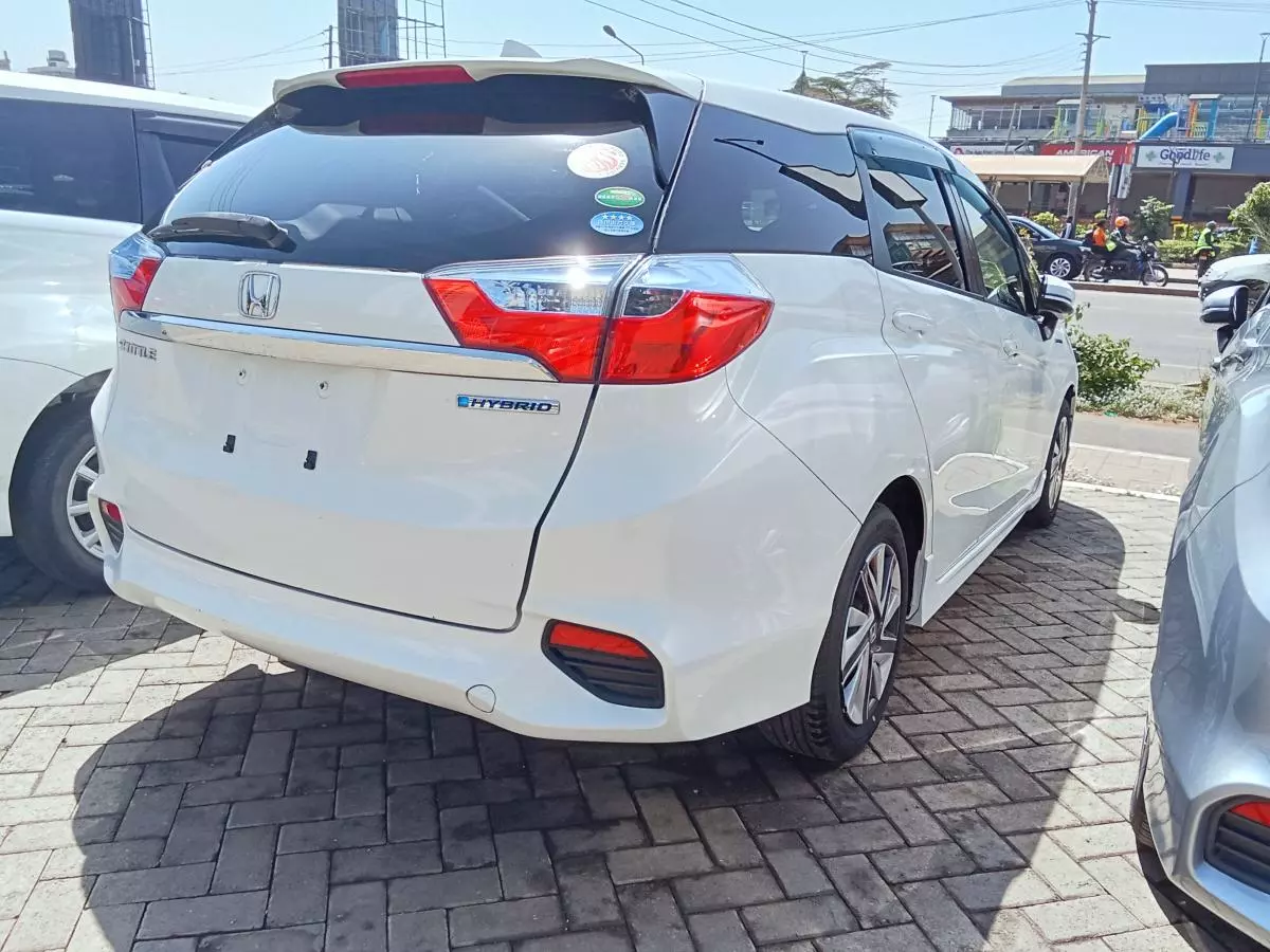 Honda Fit shuttle hybrid   - 2017