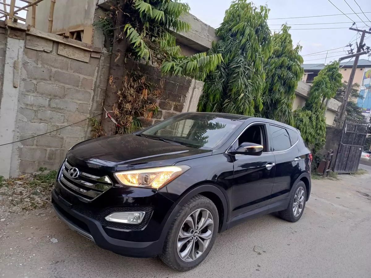 Hyundai Santa Fe   - 2013