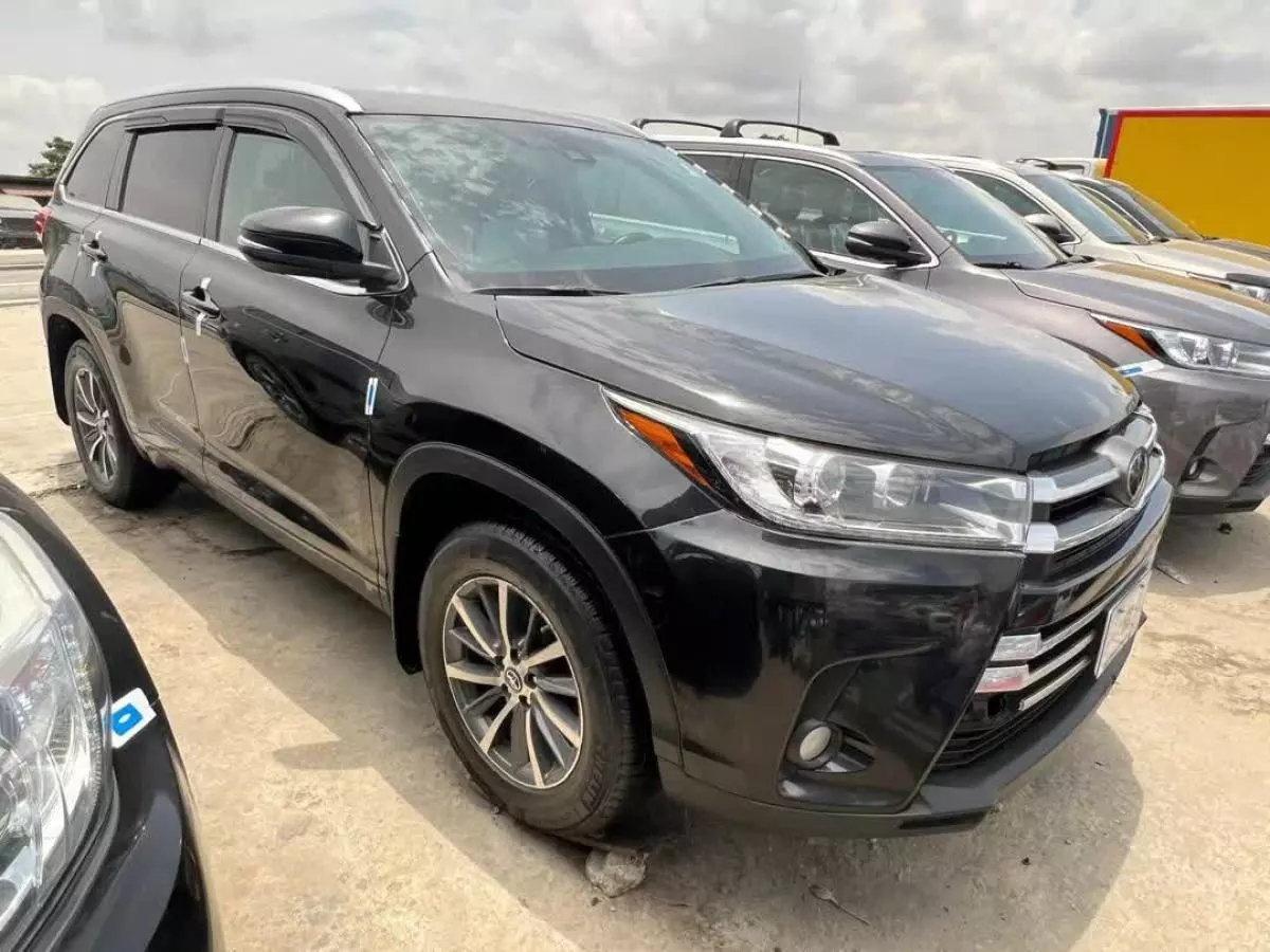 Toyota Highlander   - 2017