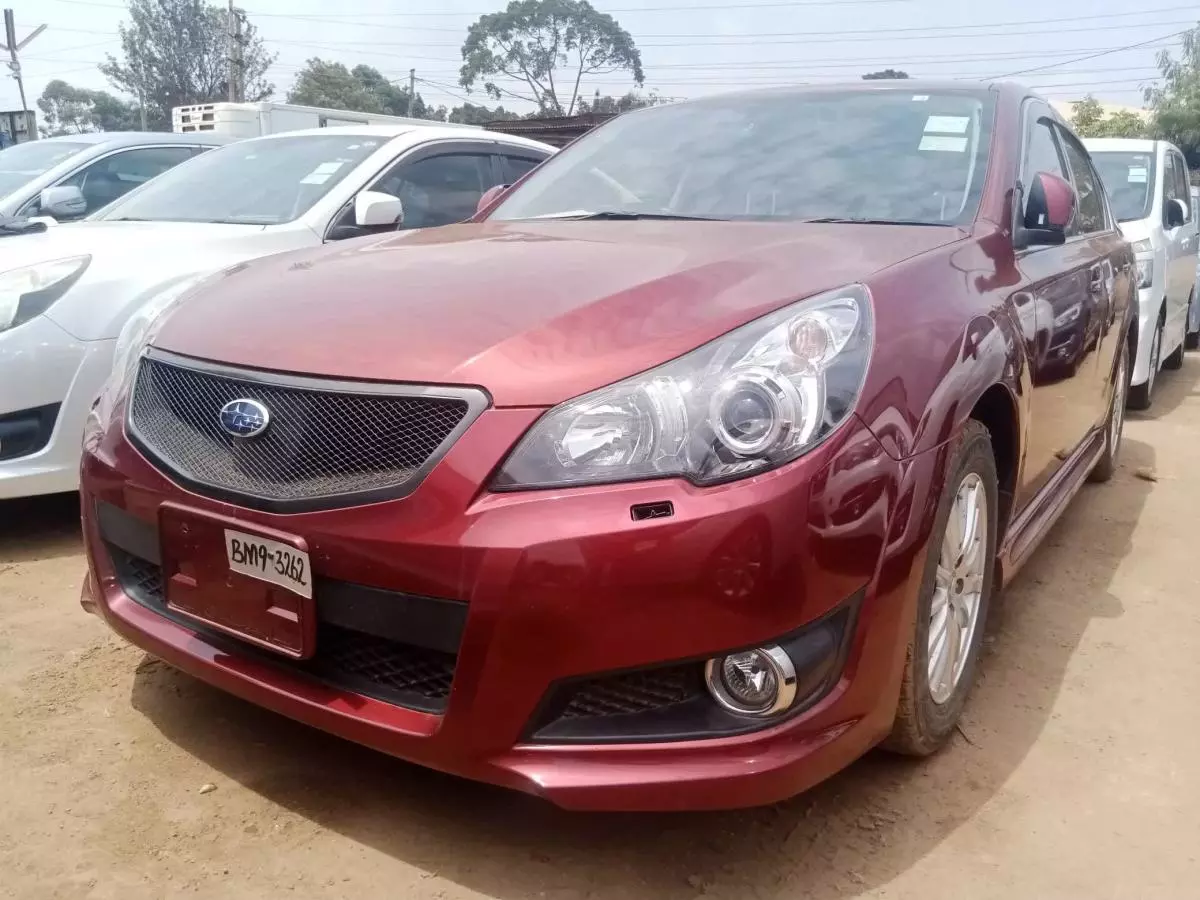 Subaru Legacy   - 2011