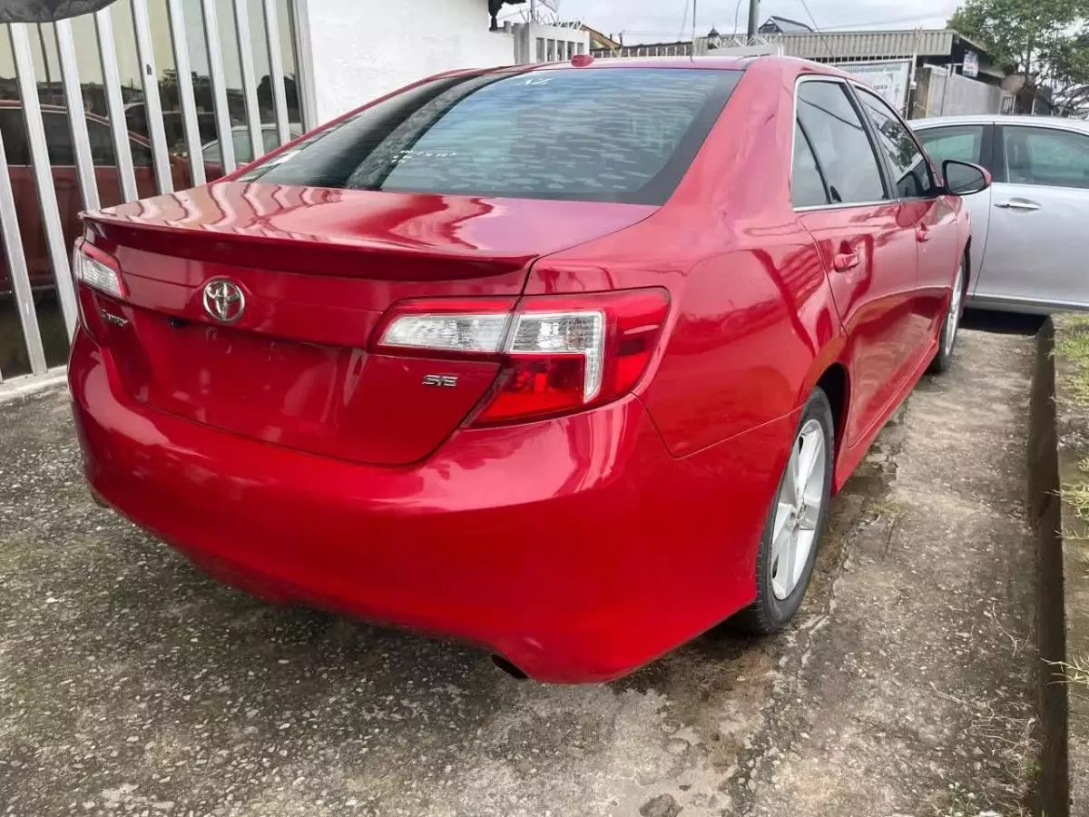 Toyota Camry   - 2013