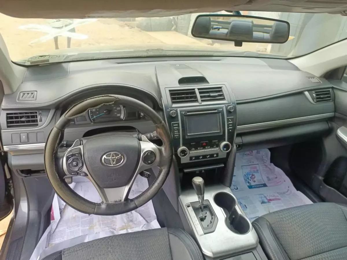 Toyota Camry   - 2014