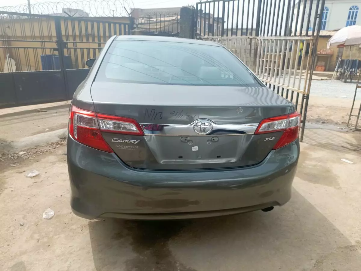 Toyota Camry   - 2013