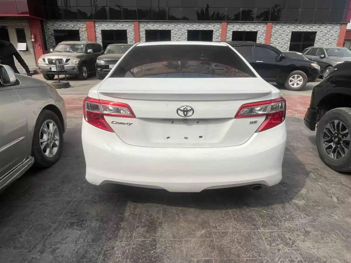 Toyota Camry   - 2012