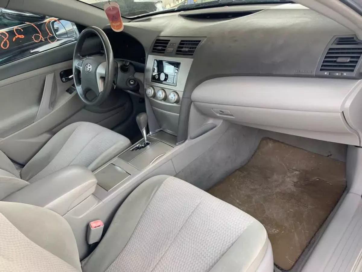 Toyota Camry - 2010