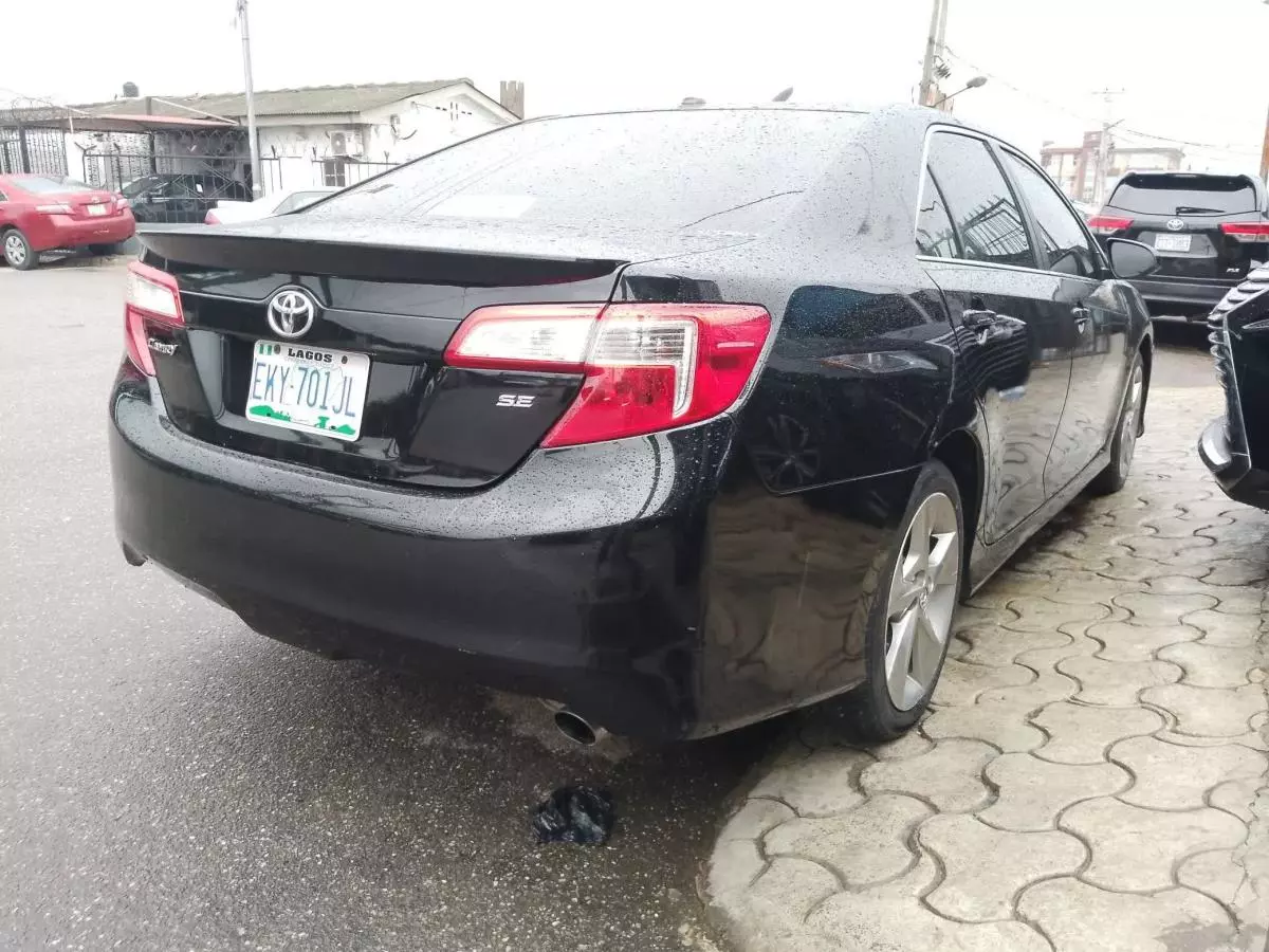 Toyota Camry   - 2012