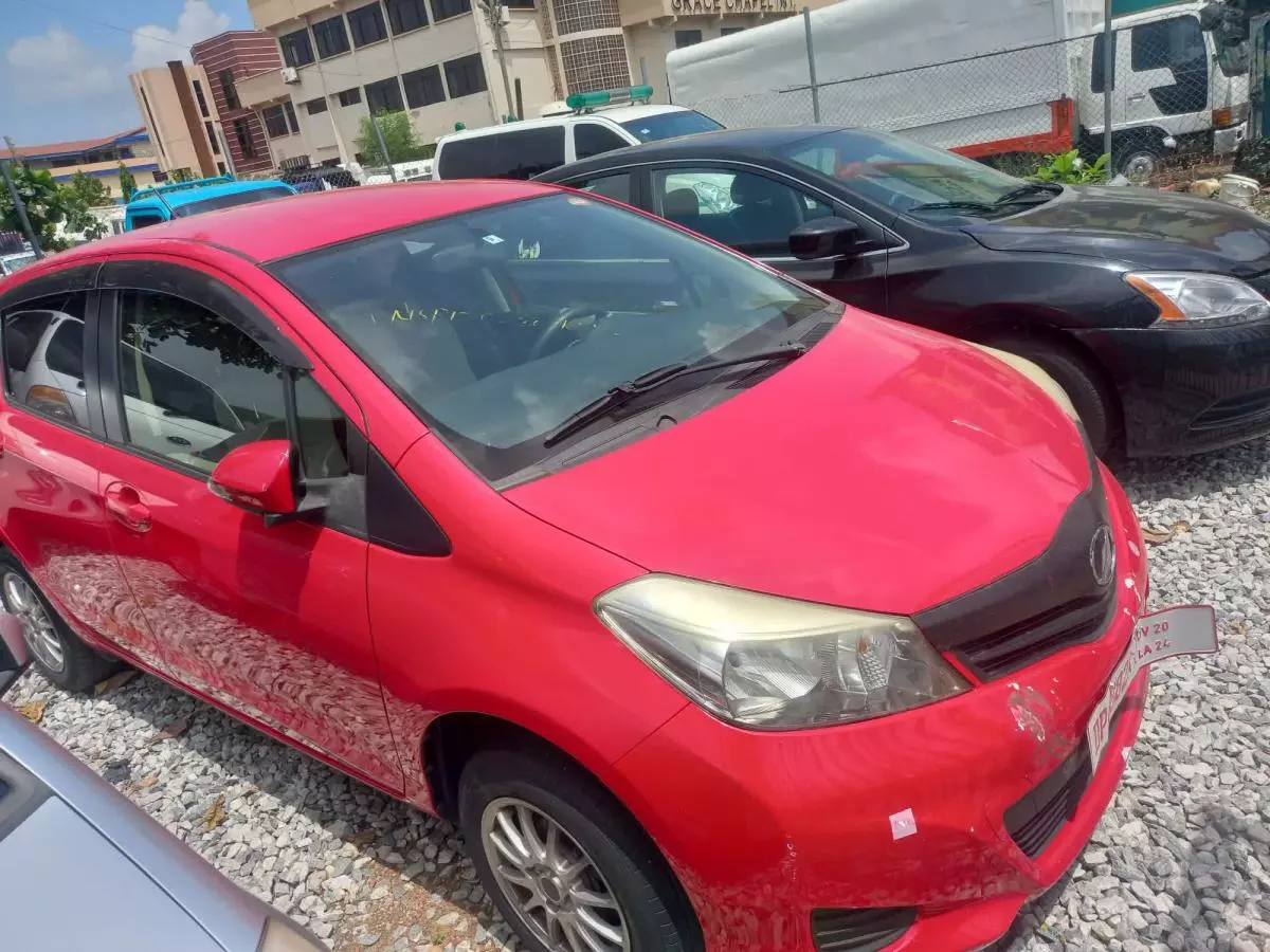 Toyota Vitz   - 2012