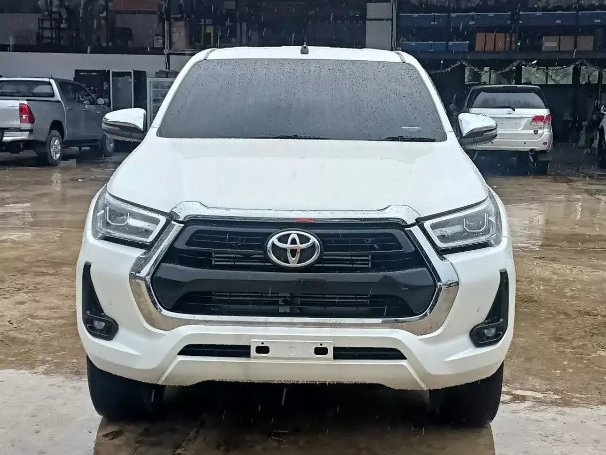 Toyota Hilux   - 2020