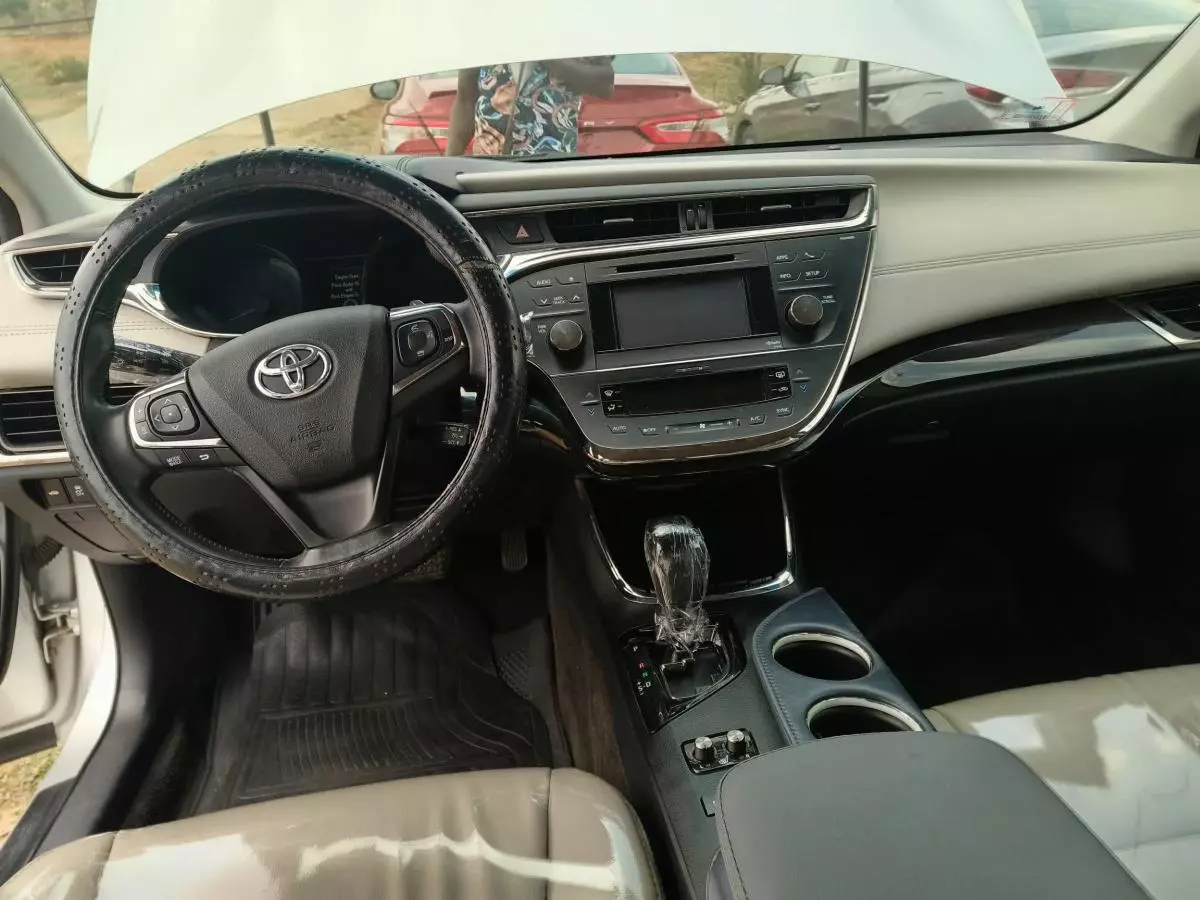 Toyota Avalon   - 2013