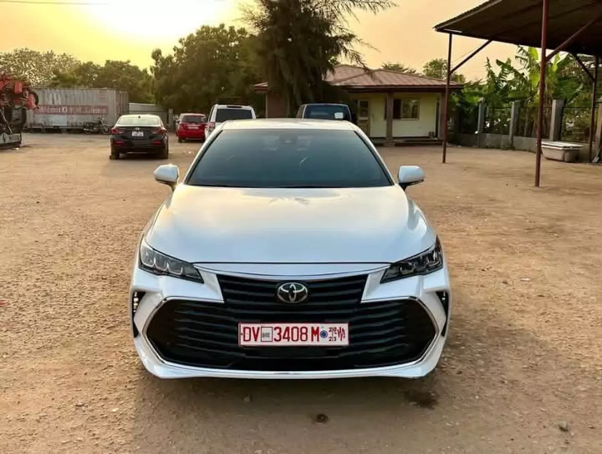 Toyota Avalon   - 2019